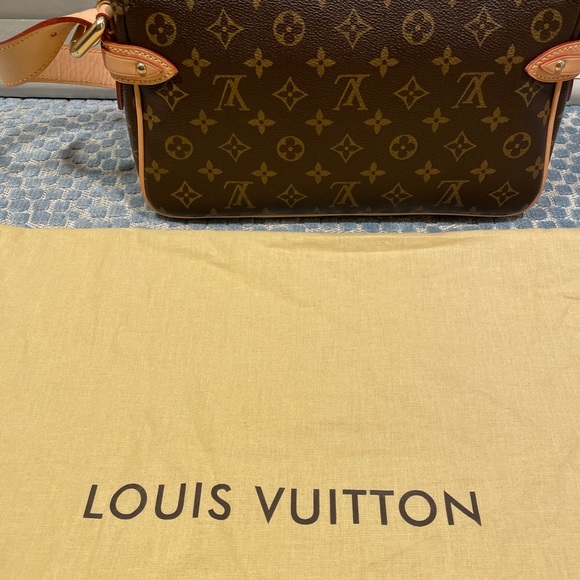 Louis Vuitton Monogram Canvas Hudson PM - Picture 3 of 8